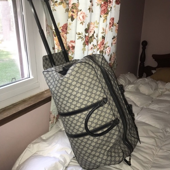 Rolling Gucci coated canvas duffle !!!🔥🔥🔥🔥🔥🔥 - Picture 3 of 8